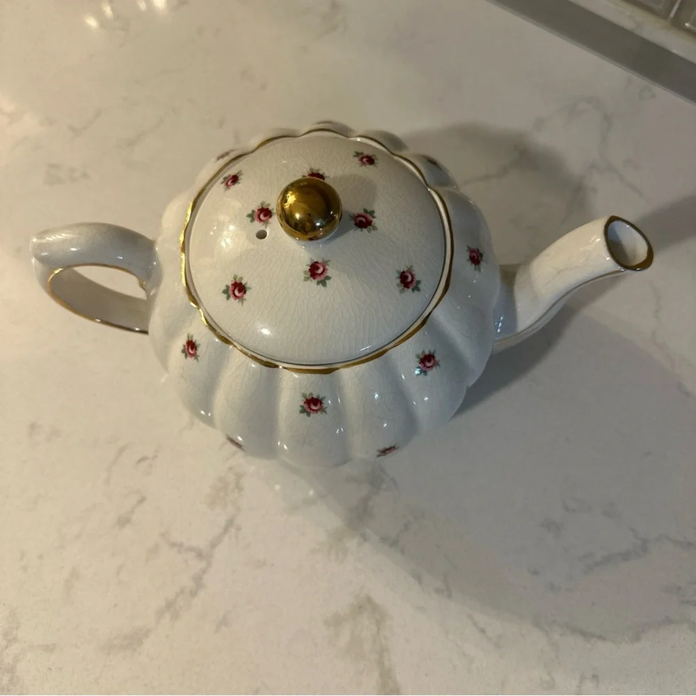 Vtg. Gibson, England, China teapot🫖 , Cream  w/Small Roses‎ & Gold Accents